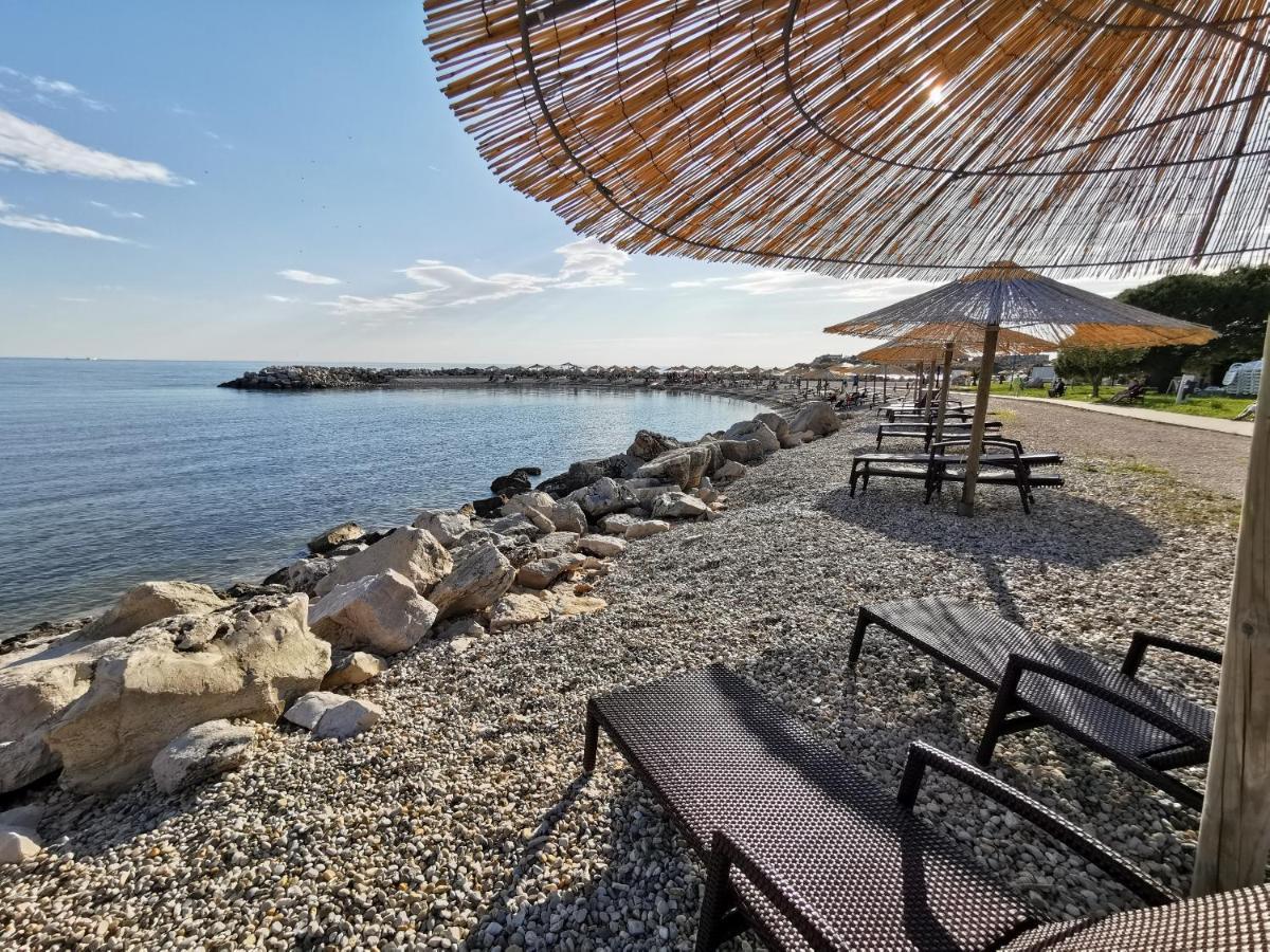 Lara Deluxe Superior 5 Star Apartment, Your Piece Of Heaven By The Sea & Park Novigrad  Exterior photo